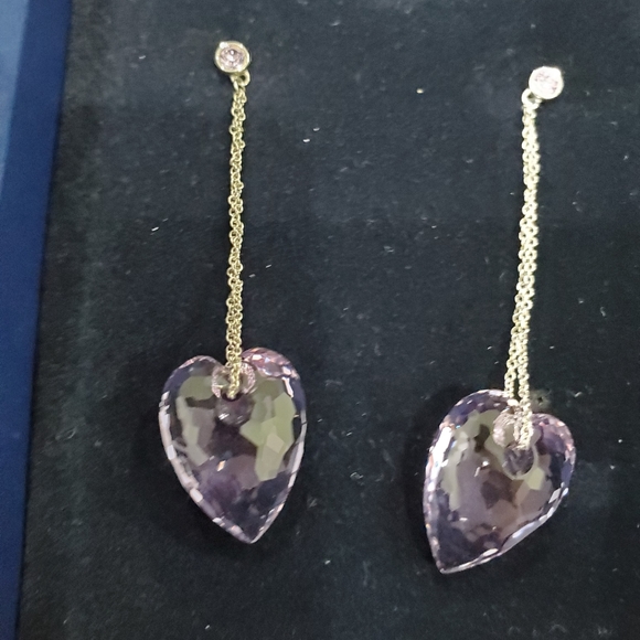 Heart shaped violet dangling swarovski crystal earrings - Picture 2 of 4